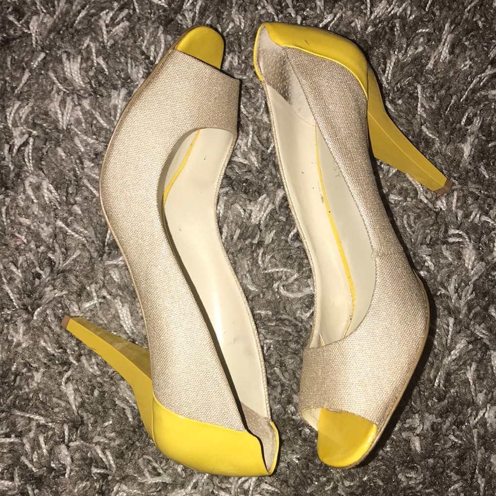 Nine West two tone peep toe pumps